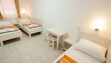 Trippelrum | Strykjärn/strykbräda, gratis wi-fi och sängkläder