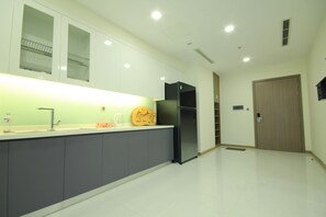 Appartement, 3 chambres | Coin cuisine privé | Réfrigérateur, micro-ondes
