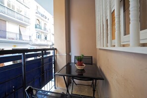 Balcony - Hostal Elkano (Barcelona)