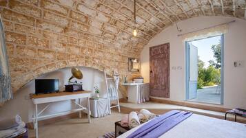 Premium bedding, minibar, soundproofing, iron/ironing board