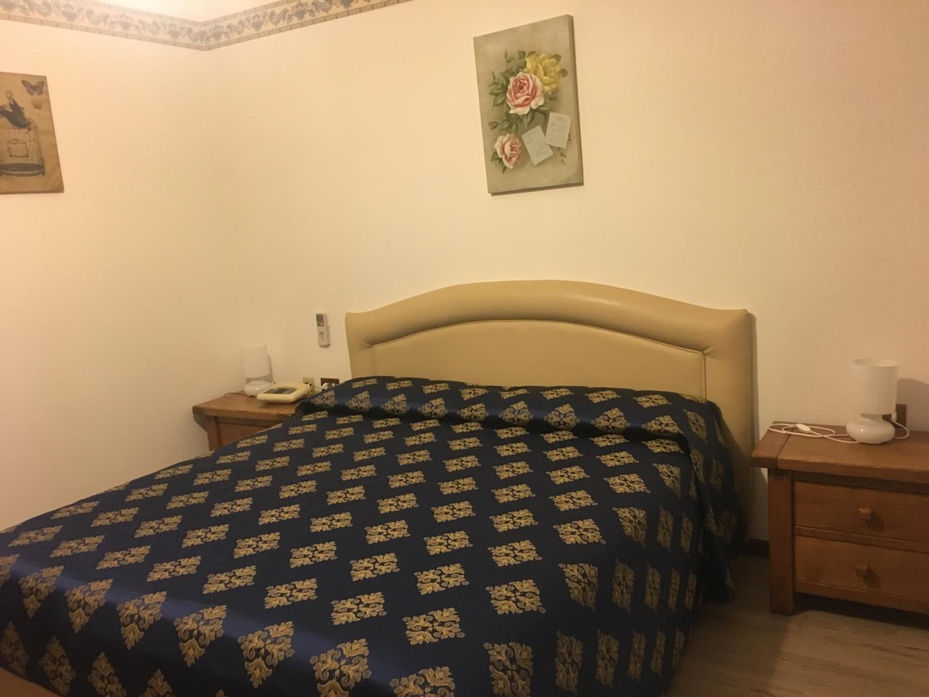 double room | in-room safe, desk, free wifi