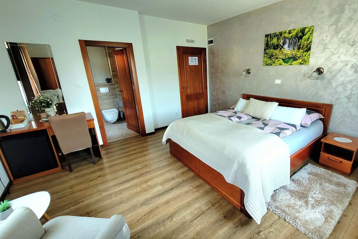 Deluxe Double Room, 1 Katil Ratu (Queen) | Peralatan tempat tidur premium, busa memori, bar mini
