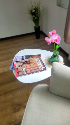 高档床上用品、记忆海绵床垫、迷�你吧、客房内保险箱