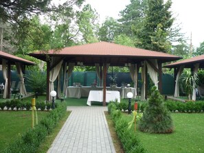 Property grounds - Hotel Baneasa Parc (Bucharest)