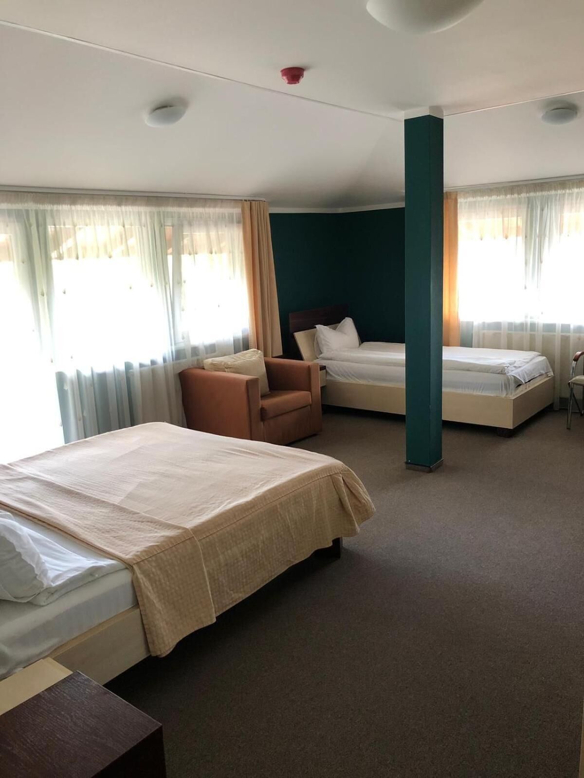 1 bedroom, desk, free wifi, bed sheets