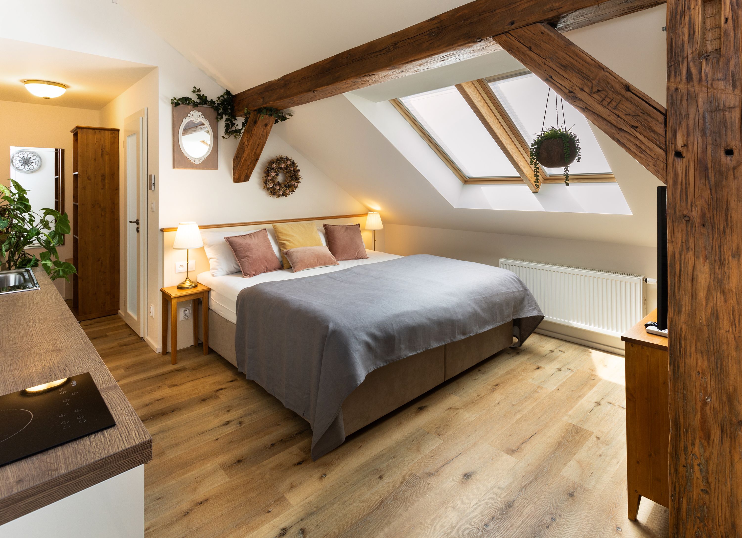 Studio | Hypo-allergenic bedding, Select Comfort beds, in-room safe