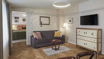 Exclusive Apartment | Hypo-allergenic bedding, Select Comfort beds, in-room safe