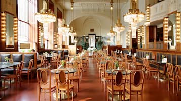 Daily continental breakfast (EUR 20 per person)