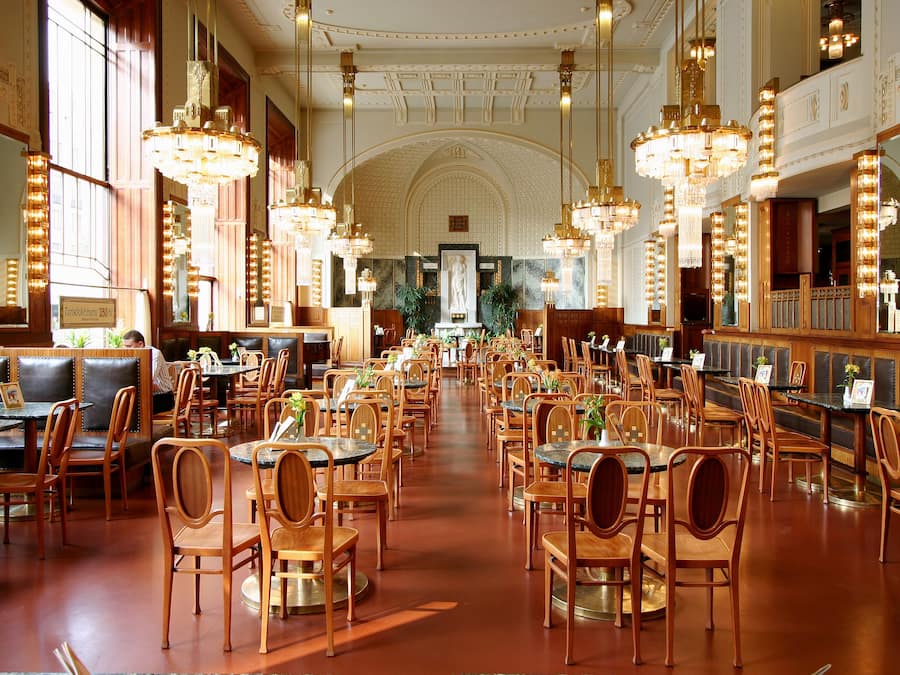 Kontinental frokost hver dag (EUR 20 per person)