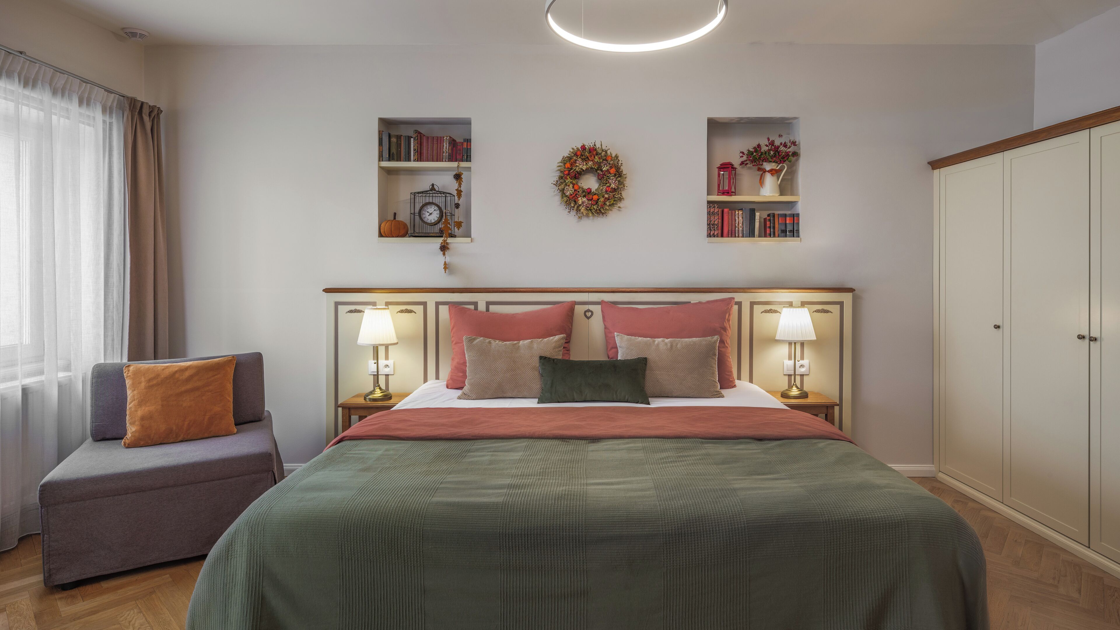 เอ็กซ์คลูซีฟอพาร์ทเมนท์ | เครื่องนอนป้องกันสารก่อภูมิแพ้, เตียง Select Comfort, ตู้นิรภัยในห้องพัก