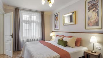 Deluxe Apartment | Hypo-allergenic bedding, Select Comfort beds, in-room safe