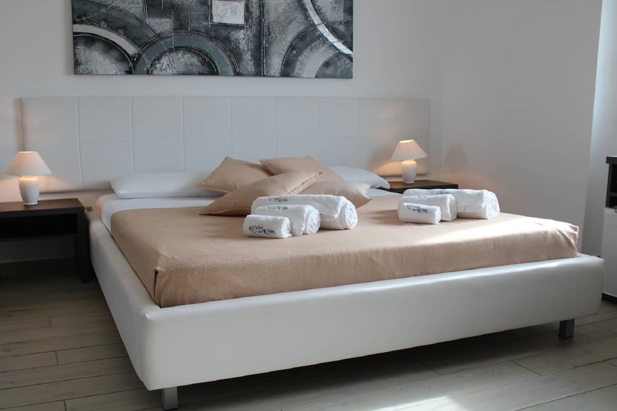 Luxury Room, Balcony | Free WiFi, bed sheets