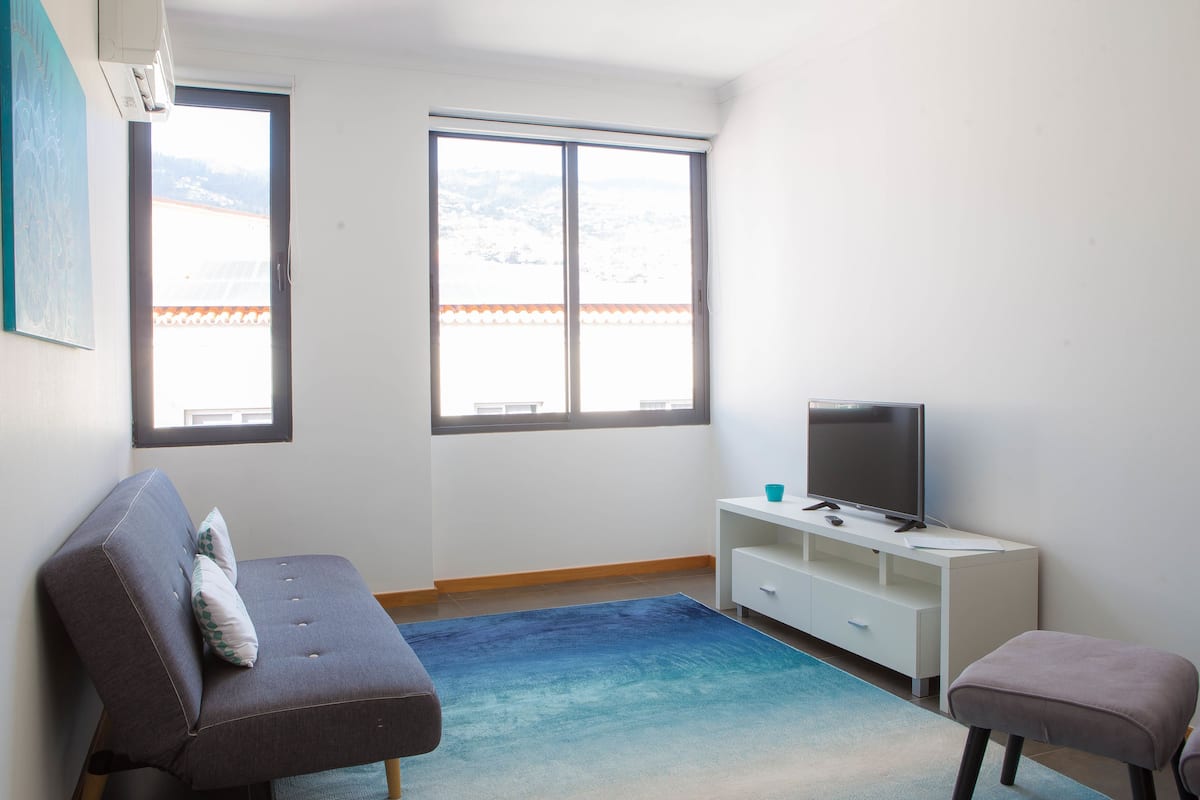 Appartamento, 1 camera da letto | Area soggiorno | TV a schermo piatto