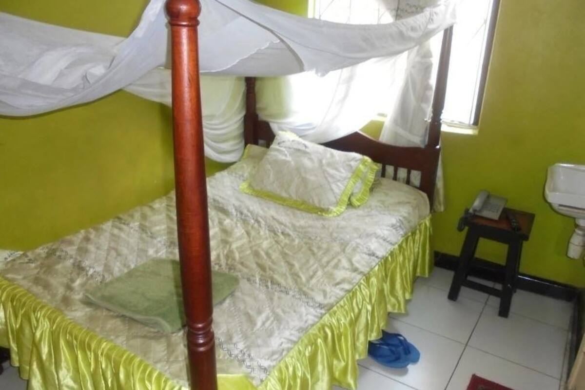 In-room safe, iron/ironing board, free WiFi, bed sheets