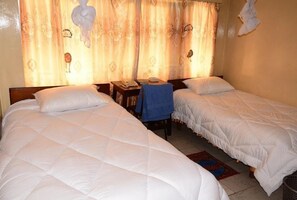 Economy Twin Room | In-room safe, iron/ironing board, free WiFi, bed sheets - New Swanga Lodge (Nairobi)