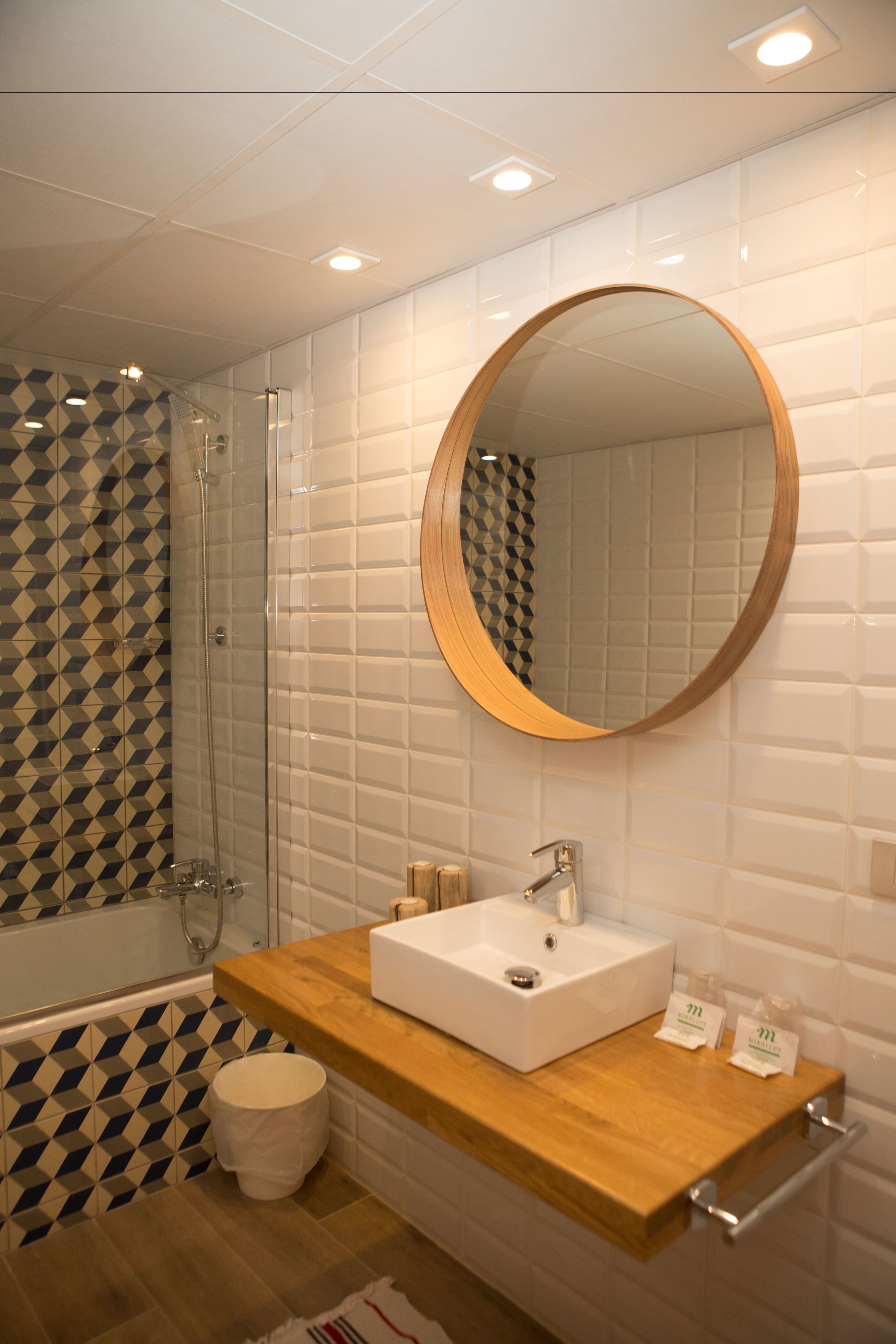 free toiletries, towels