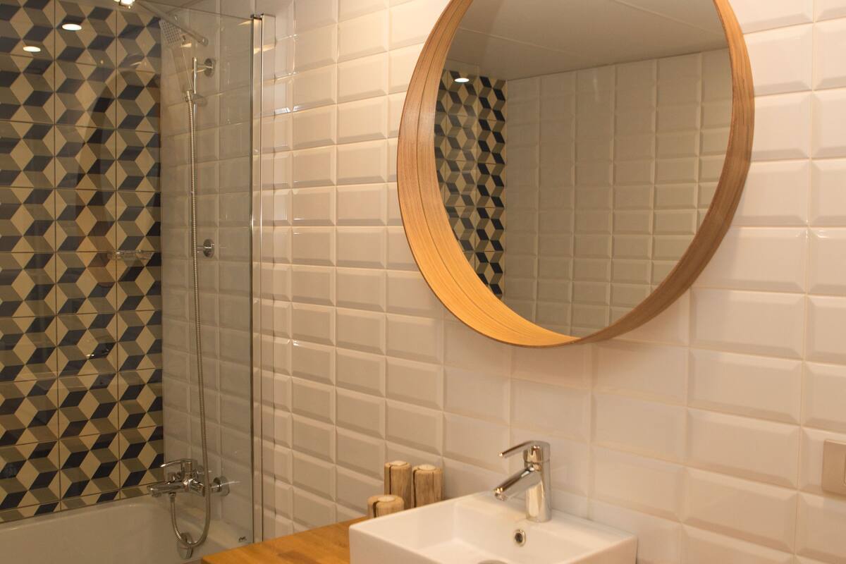 free toiletries, towels