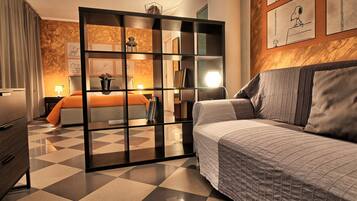 Tripla Comfort | Area soggiorno | TV a schermo piatto 28 pollici con canali digitali