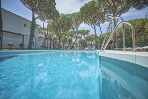 Seasonal outdoor pool