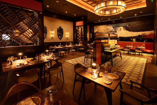 6 restaurants, breakfast, lunch, dinner served; Japanese cuisine