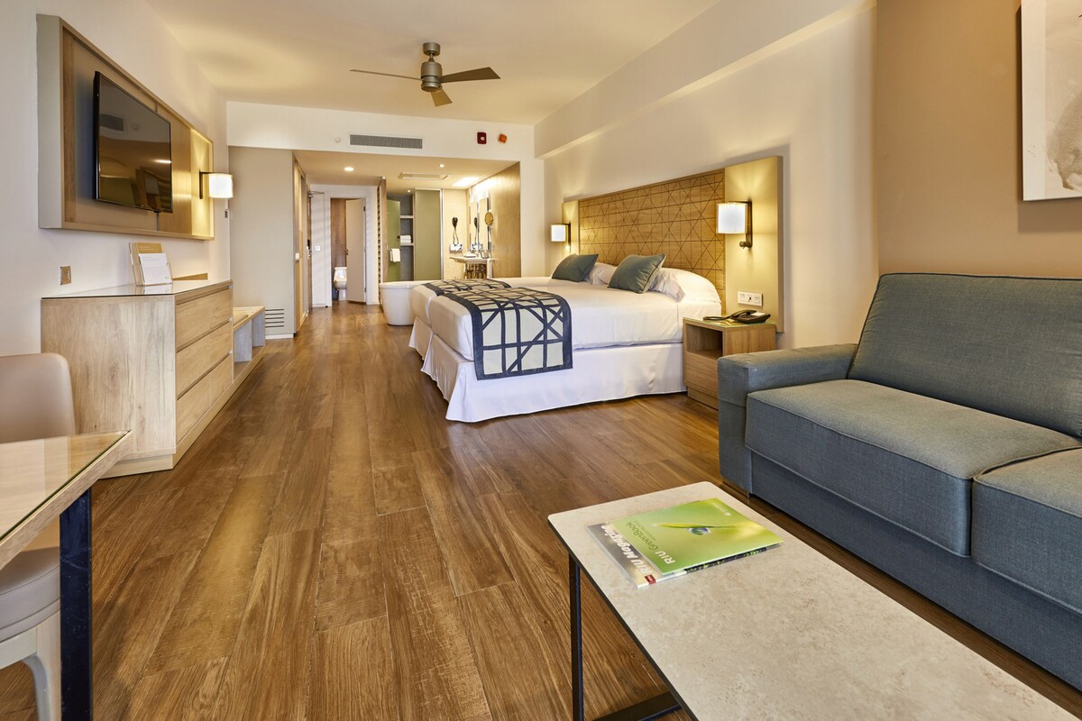 1 bedroom, minibar, in-room safe, blackout drapes