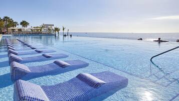 4 outdoor pools, pool umbrellas, sun loungers