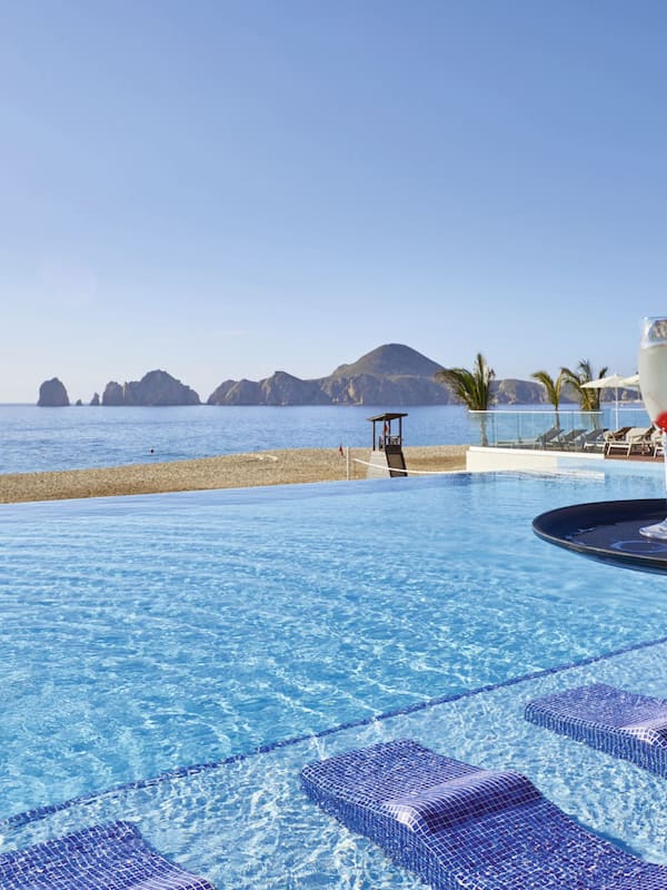 4 outdoor pools, pool umbrellas, sun loungers