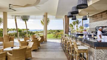 Poolside bar