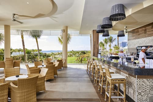 Poolside bar