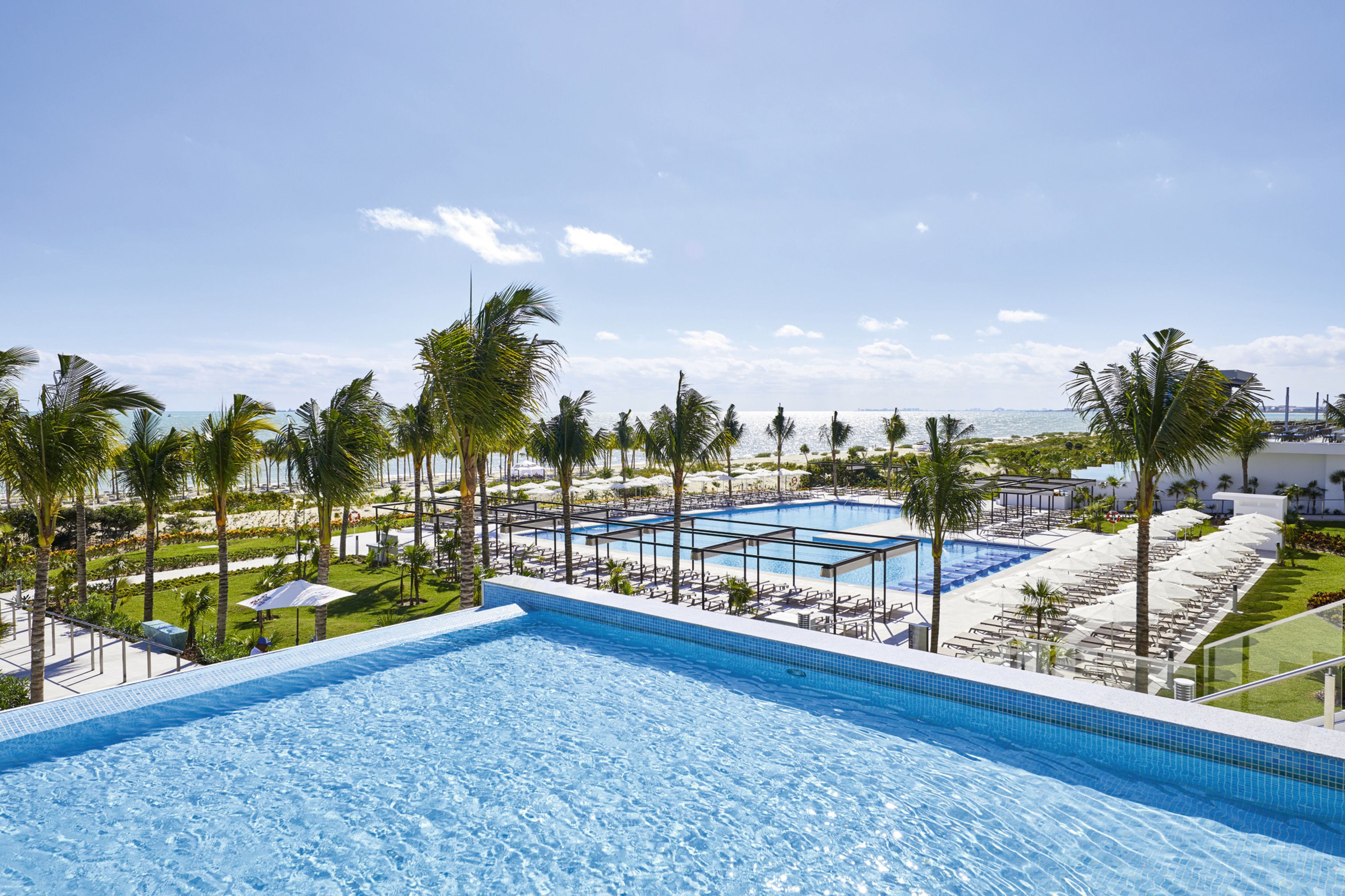 5 outdoor pools, pool umbrellas, sun loungers