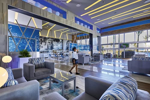 6 bars/lounges, 2 swim-up bars, 2 poolside bars