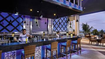 6 bars/lounges, 2 swim-up bars, 2 poolside bars