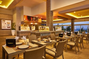 6 restaurants, dinner served - Hotel Riu Palace Costa Mujeres - All Inclusive (Costa Mujeres)