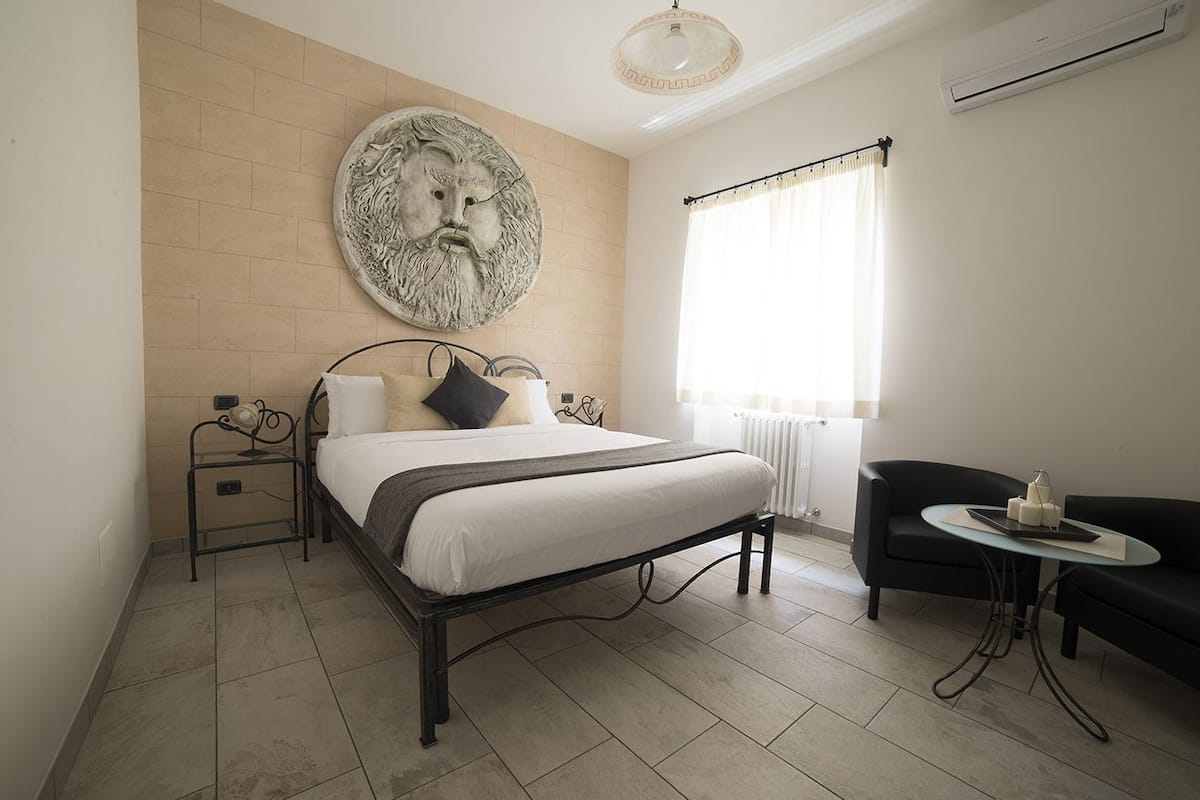 Doppia Superior, 1 letto queen | Biancheria da letto di alta qualità, una cassaforte in camera