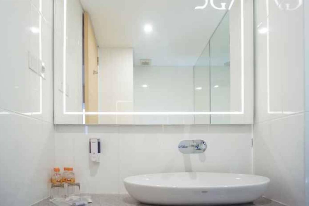 Bathroom | Shower, free toiletries, hair dryer, slippers