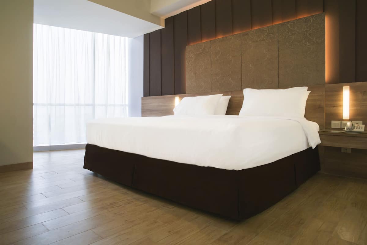 premium bedding, in-room safe, desk, soundproofing
