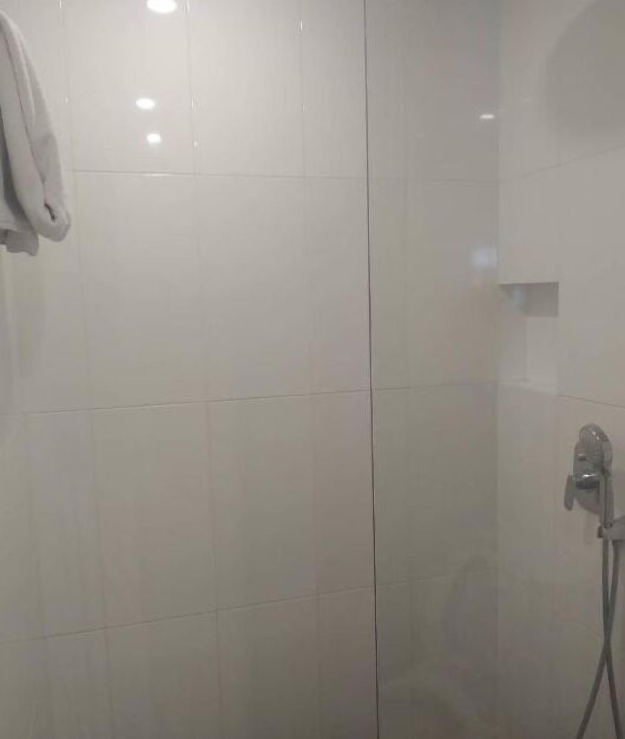 shower, free toiletries, hair dryer, slippers