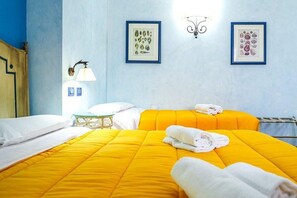 A hotel room with two beds, a bedside table, a lamp, and two framed pictures on the wall. - Motel - Hotel Nautico Pozzallo (Pozzallo)