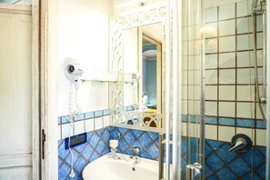 Double or Twin Room | Bathroom | Shower, free toiletries, hair dryer, bidet - Motel - Hotel Nautico Pozzallo (Pozzallo)