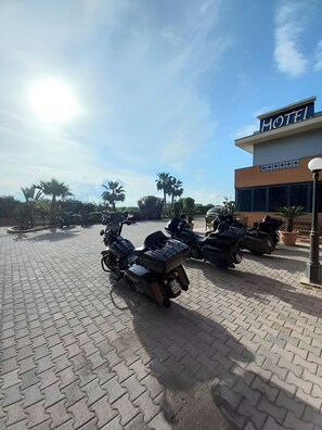 Free self parking - Motel - Hotel Nautico Pozzallo (Pozzallo)