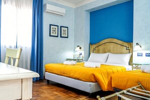 A hotel room with a double bed, a chair, a desk, and a window with curtains. - Motel - Hotel Nautico Pozzallo (Pozzallo)
