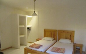Standard Double or Twin Room | Minibar, individually decorated, individually furnished, desk - Hotel Restaurant Rex (Thies)