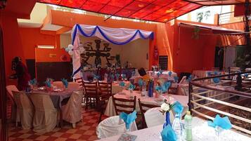 Breakfast, lunch, dinner served; local and international cuisine