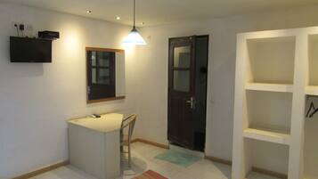 Standard Double Room Single Use | Minibar, individually decorated, individually furnished, desk