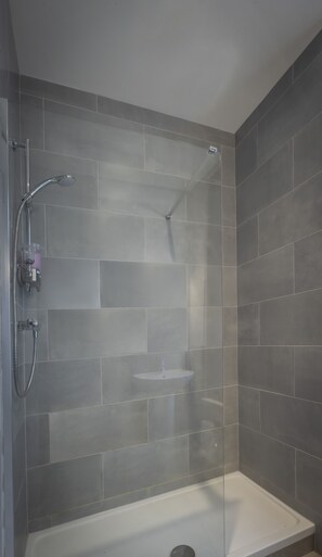 Dusche im Bad