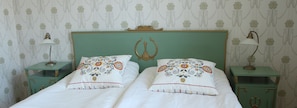 Blackout drapes, iron/ironing board, free WiFi, wheelchair access - Herrgårdhotell Dalsland AB (Dals Långed)