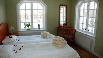 Blackout drapes, iron/ironing board, free WiFi, wheelchair access