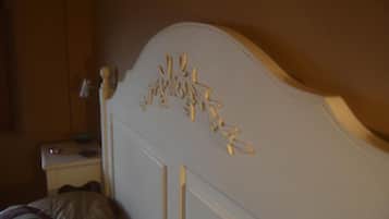 Free cots/infant beds, rollaway beds, free WiFi, bed sheets