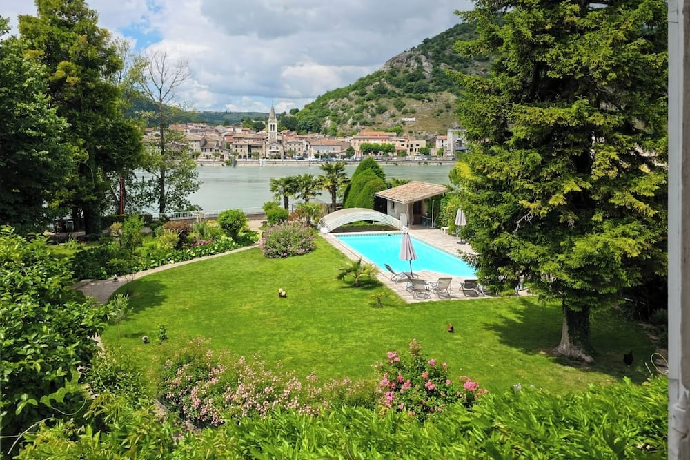 Villa Rhôna