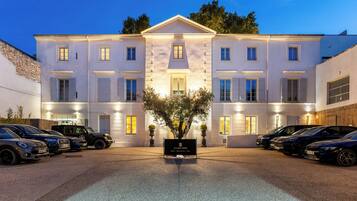 Façade de l’hébergement - soirée/nuit